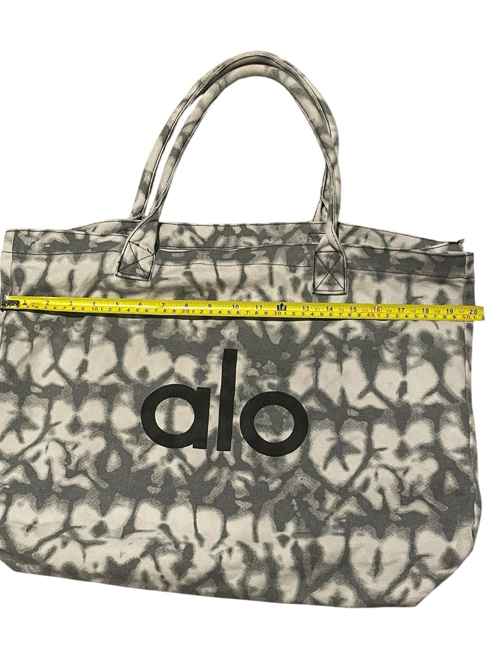 Alo Tie-Dye Tote Canvas Bag in Gray and White - Picture 4 of 5